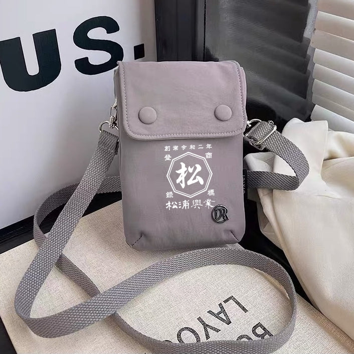 【2026トレンド】雨を弾く、超軽量ミニバッグ✨ 撥水加工で汚れに強いクロスボディ☆商店風☆