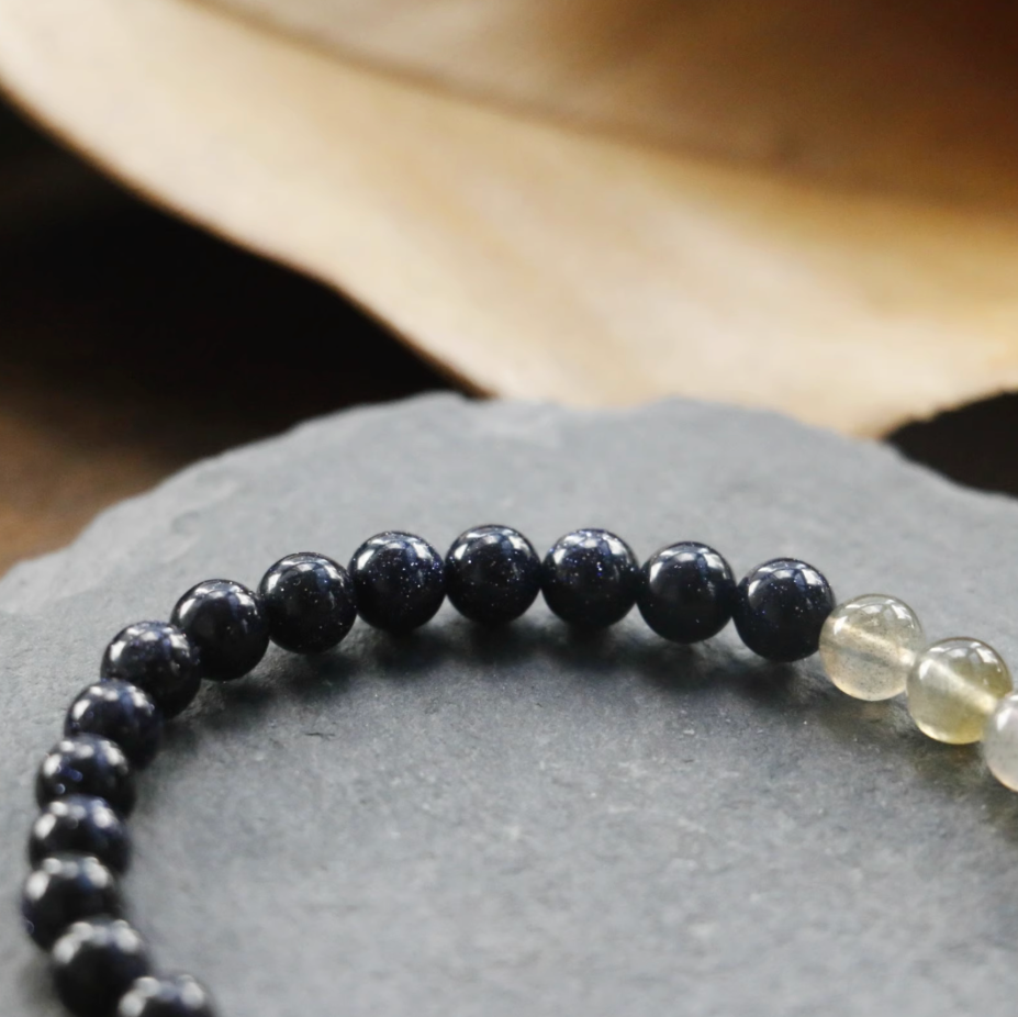 「知恵 · 学業」ブルークローブ＆ムーンストーンブレスレット