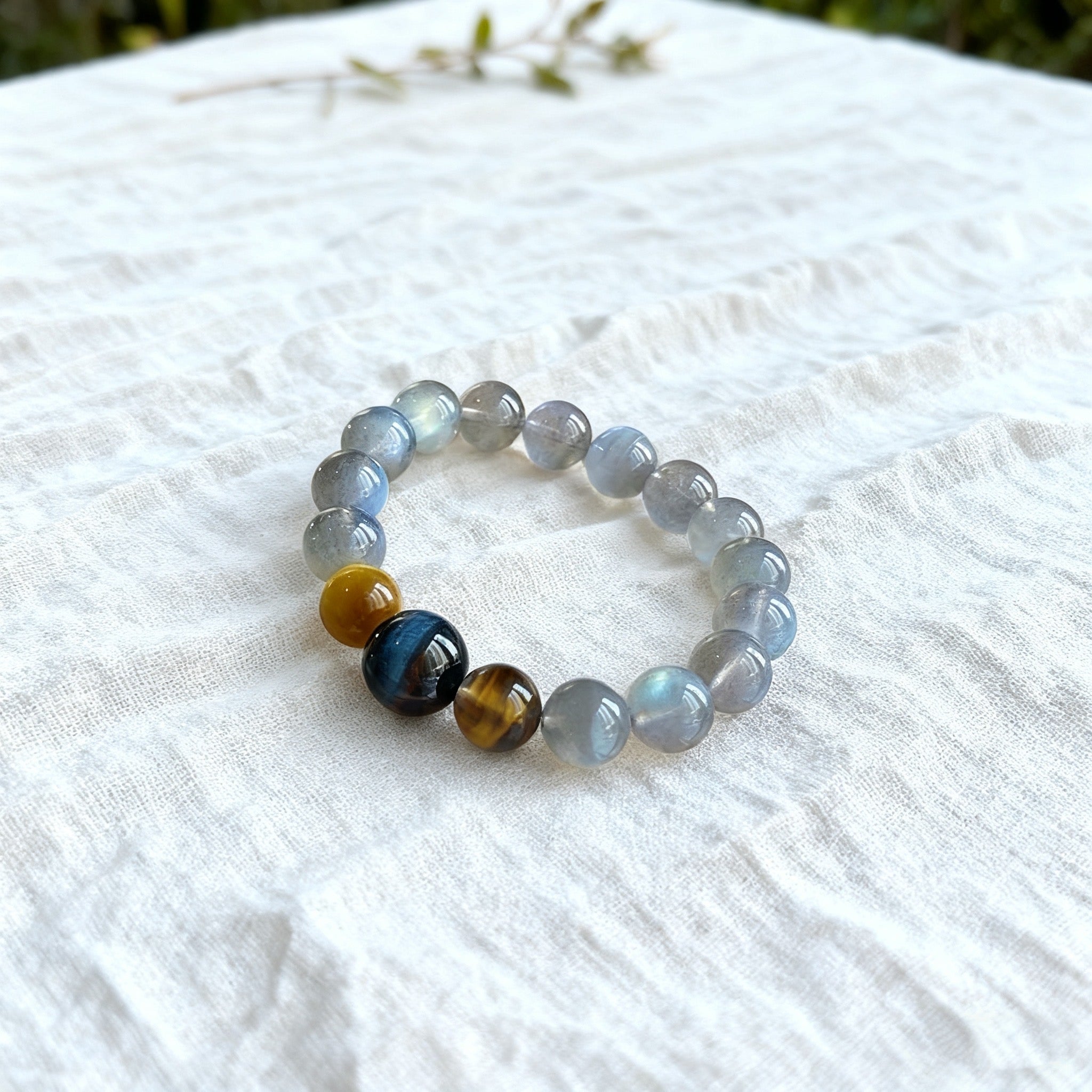 「仕事・安定」ブルー＆ゴールドタイガーアイとムーンストーンブレスレット