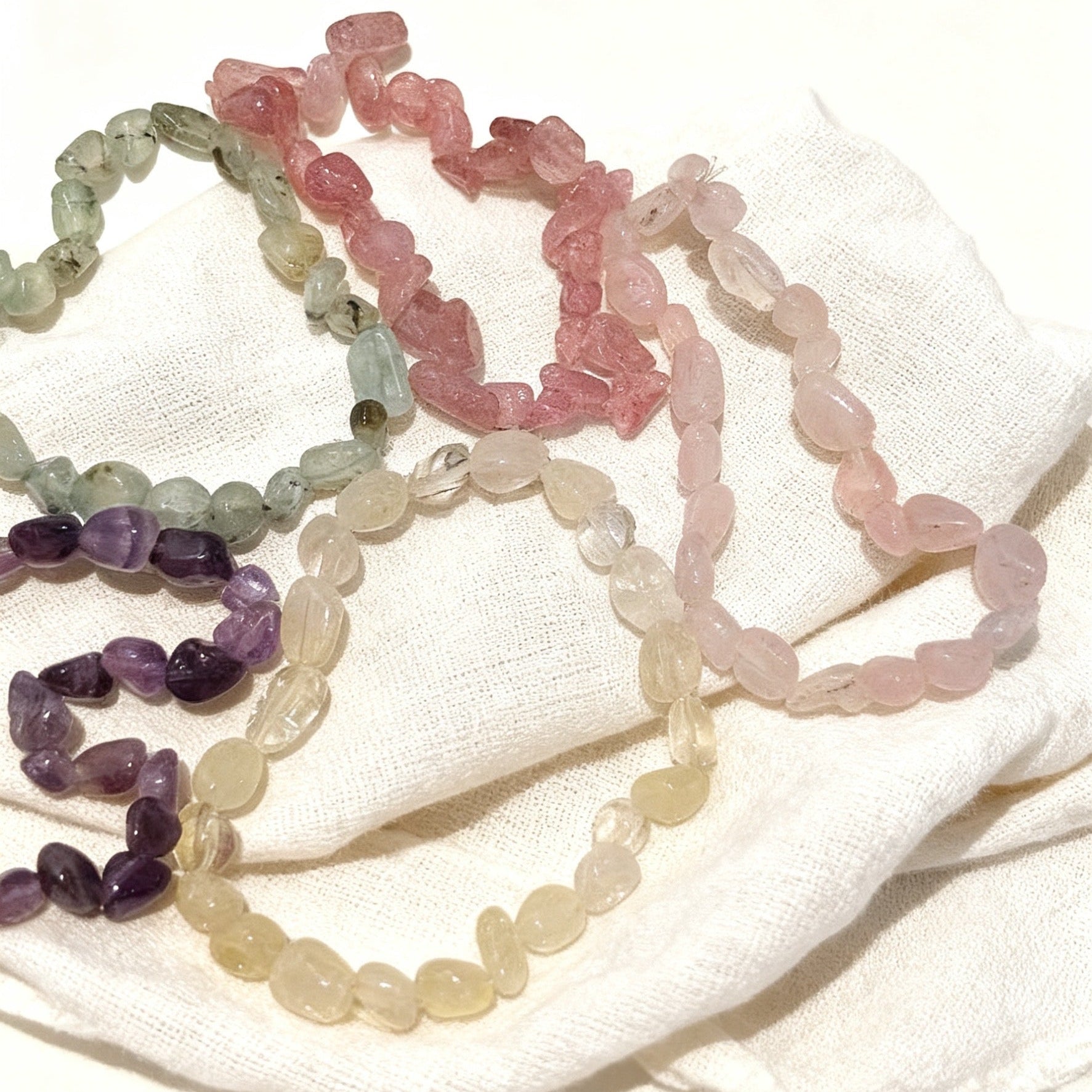 「恋愛・人間関係」ストロベリークォーツ開運ブレスレット - 愛と人気を呼ぶ"幸運の苺石"