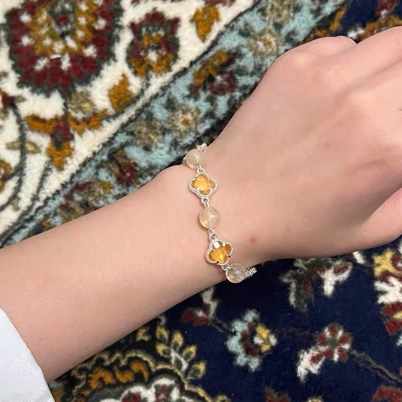 「開運・金運」幸運のクローバーとイエローフローライトの金運ブレスレット - 知恵と幸運で富を掴む