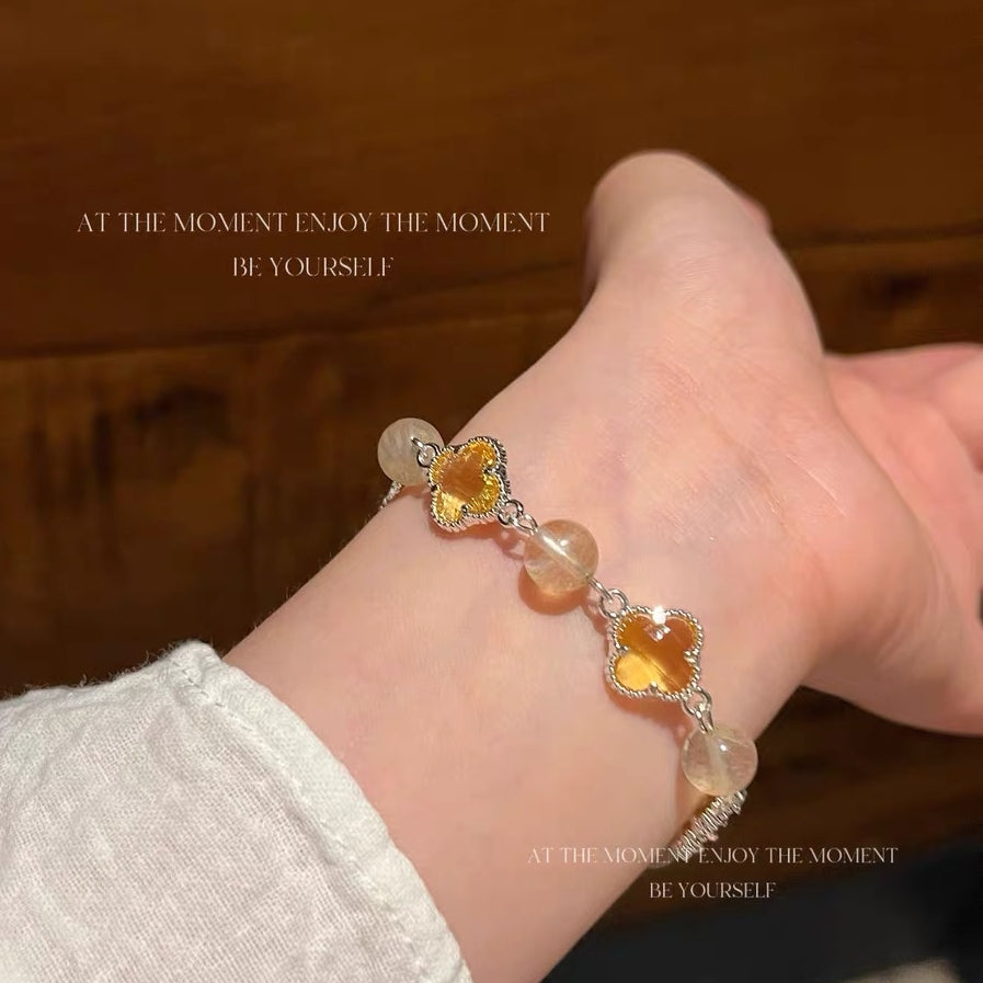 「開運・金運」幸運のクローバーとイエローフローライトの金運ブレスレット - 知恵と幸運で富を掴む