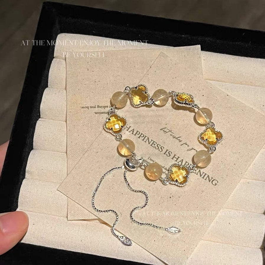 「開運・金運」幸運のクローバーとイエローフローライトの金運ブレスレット - 知恵と幸運で富を掴む