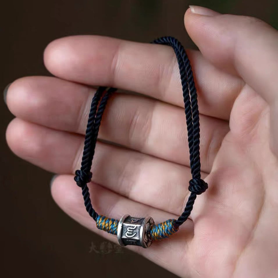 六字真言手編みブレスレット シルバーの装飾がもたらすファッションと守り