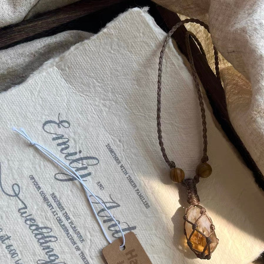 Energy Essence 天然黄水晶の原石のネックレスです