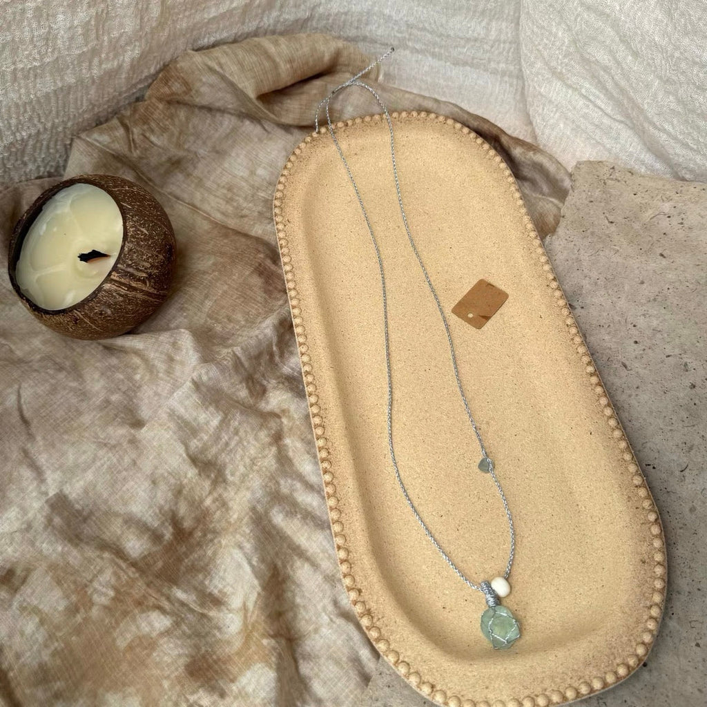 純粋手編み天然グリーン熒石クリスタル原石パワーペンダントです