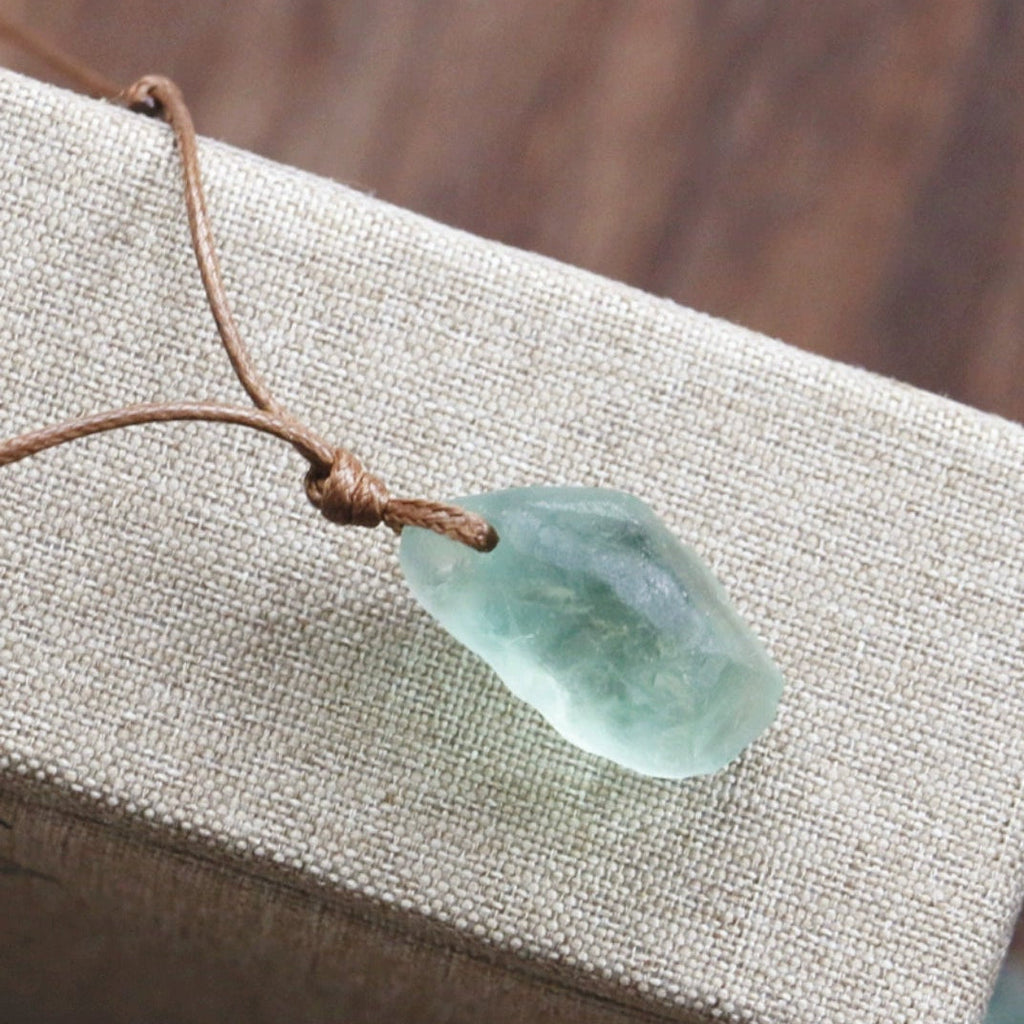 「知恵 · 集中力」天然グリーンフローライトネックレス - 集中力と癒しのクリスタル