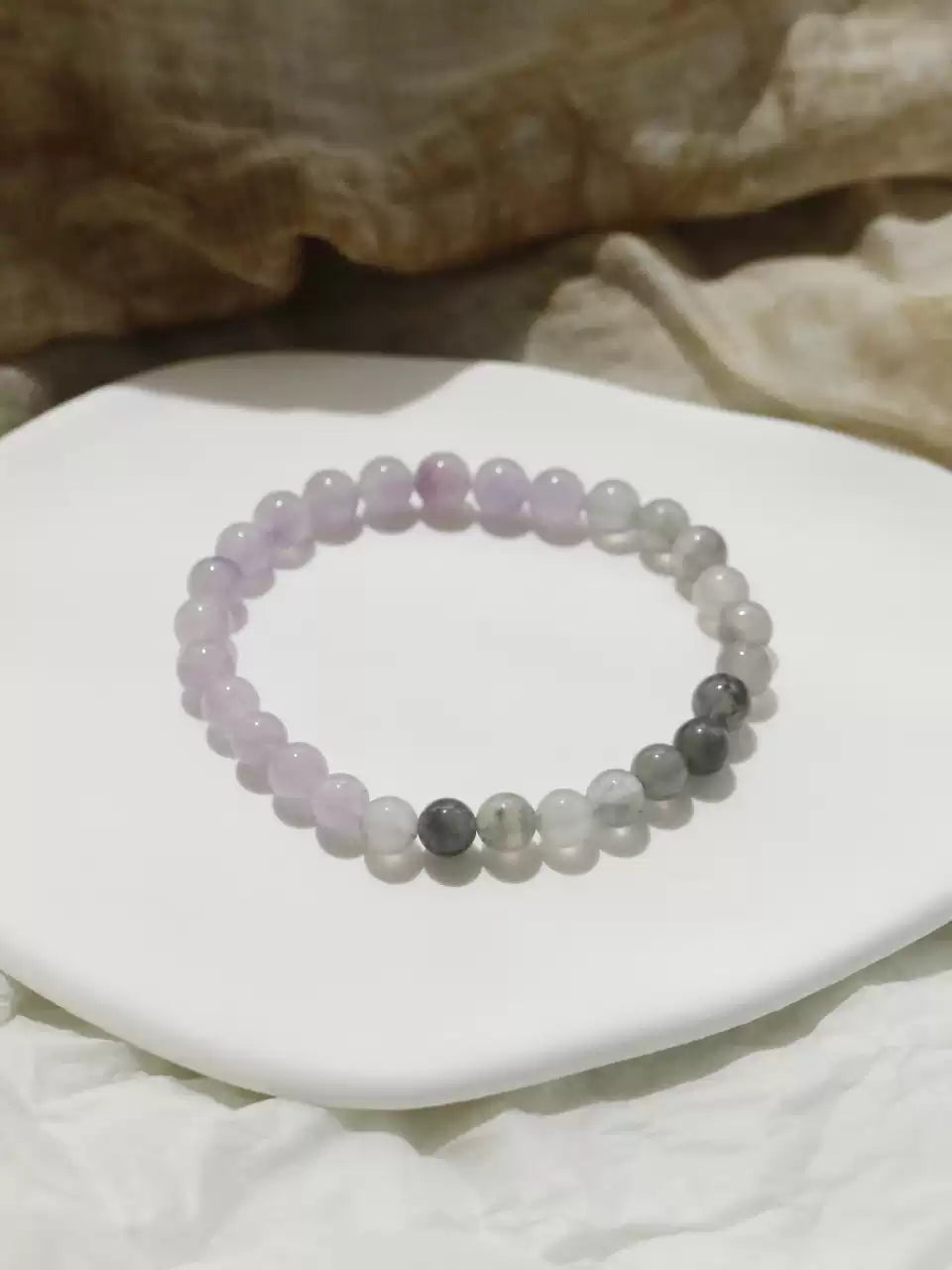 「浄化 · 安定」天然アメジスト雲模様ブレスレット - 穏やかな輝きと落ち着きをもたらす石